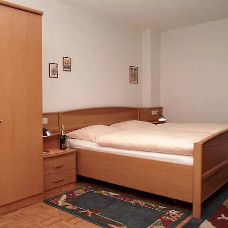 Gaestehaus Zum Nummer 2 Apartment